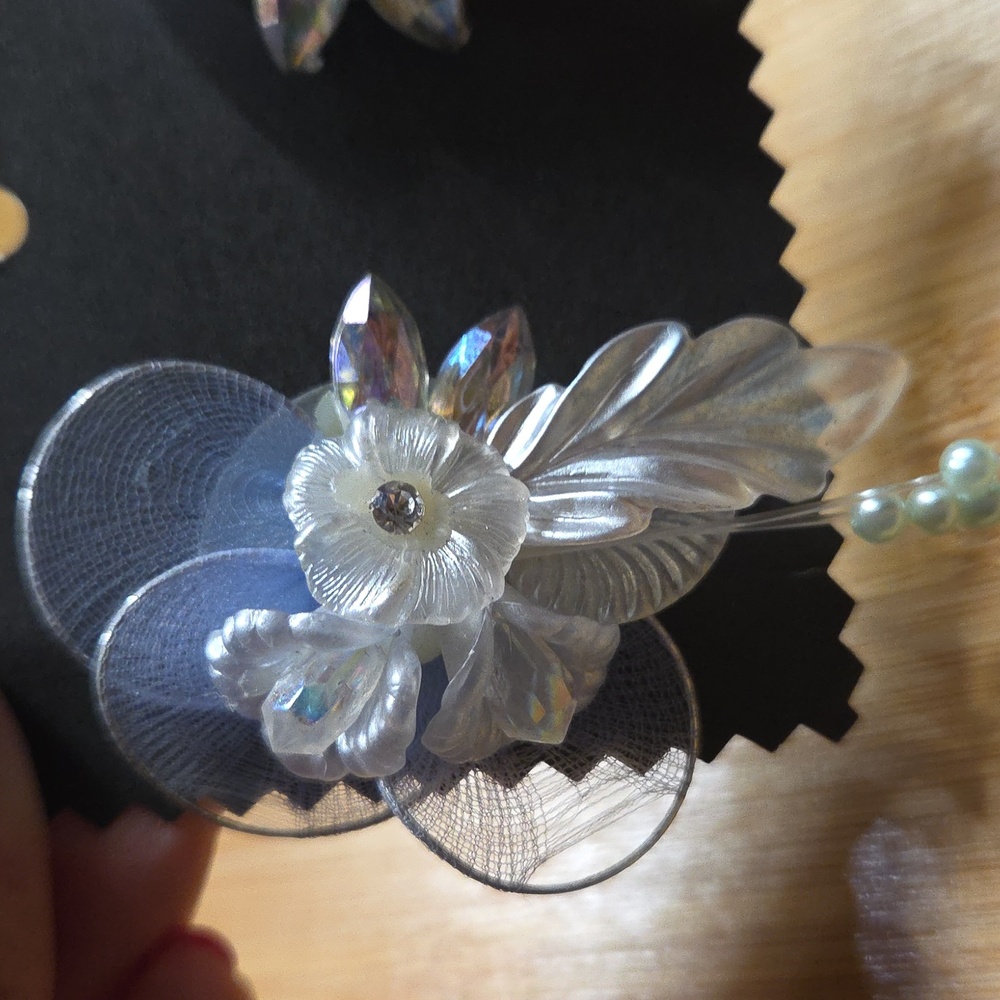 Elegant Floral Beaded Earrings - Picture 6 of 6